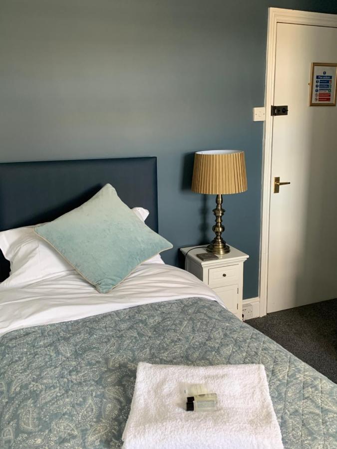 Hotel The Nags Head Lyme Regis Exterior foto